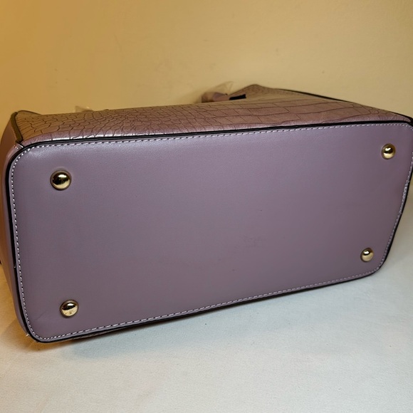 NWT Adrienne Vittadini Lilac Marina Collection Crocodile Tote w/Crossbody Strap - Picture 7 of 13